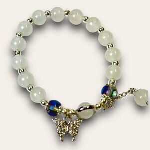 White Beaded Bracelet With Rhinestone Butterfly Charm & Blue Accent Beads Elasti